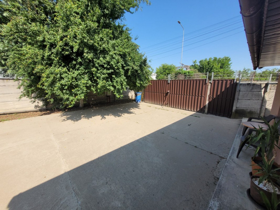 Garsonieră la curte