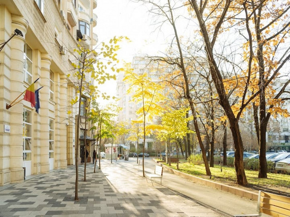 Apartament cu trei camere- Piata Alba Iulia