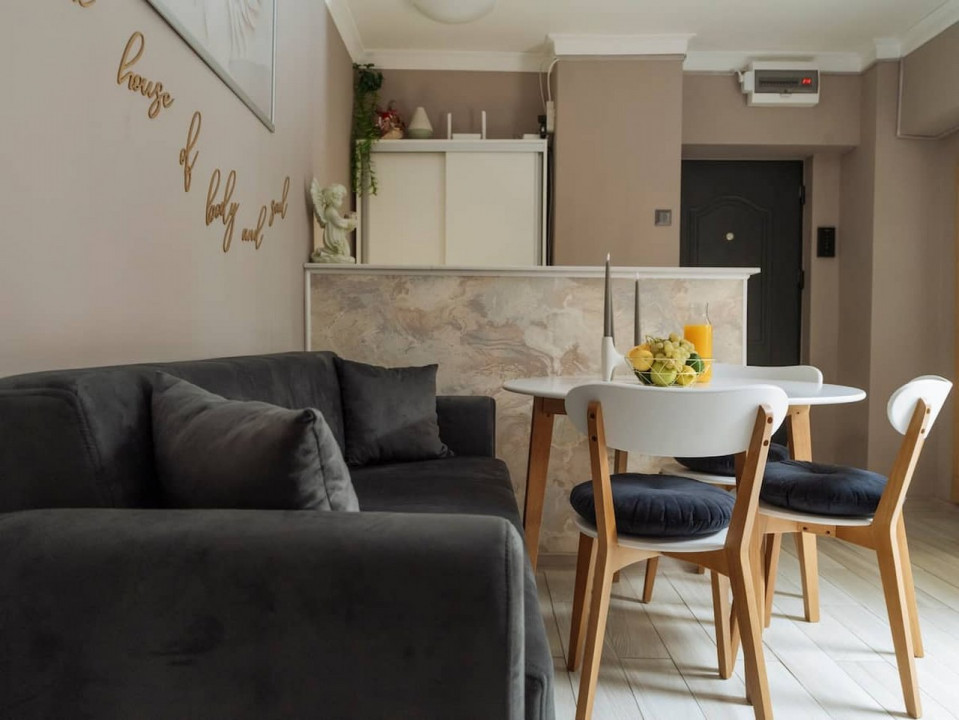 Apartament cu trei camere- Piata Alba Iulia
