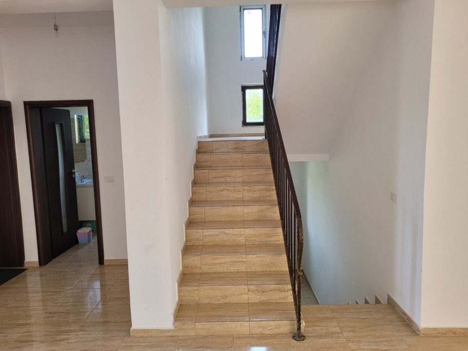 VILA DEOSEBITA - D+P+1+M - CHIAJNA