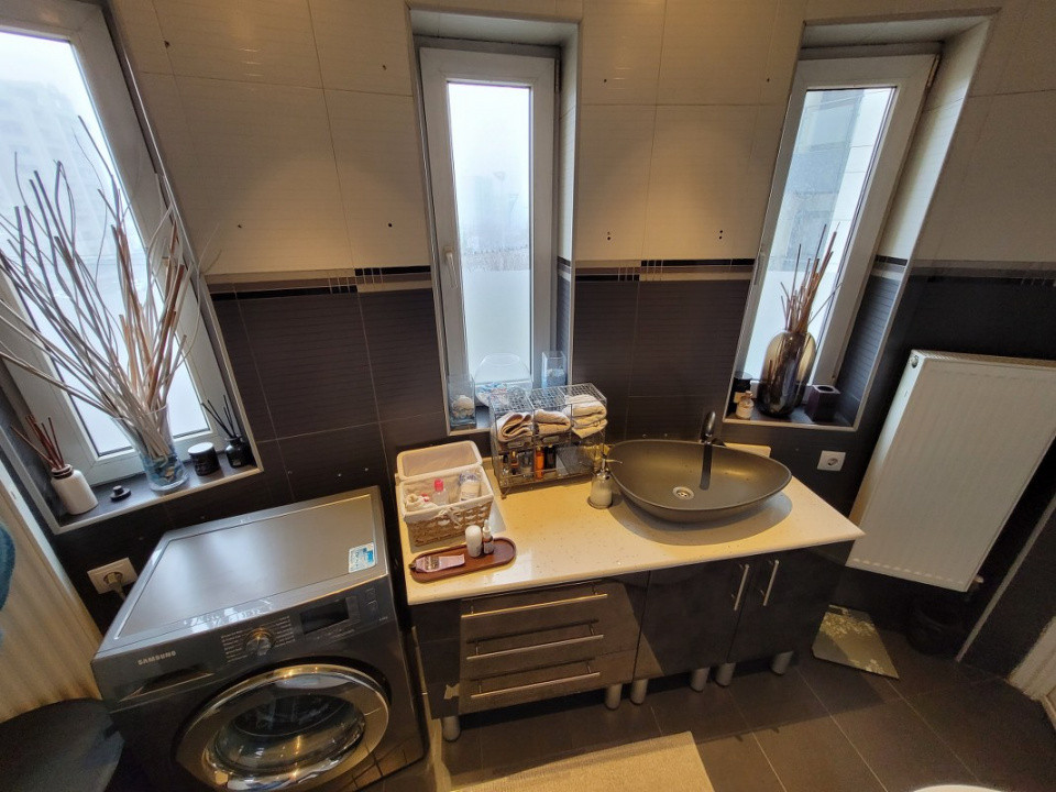 3 Cam Bd Corneliu Coposu la OMV