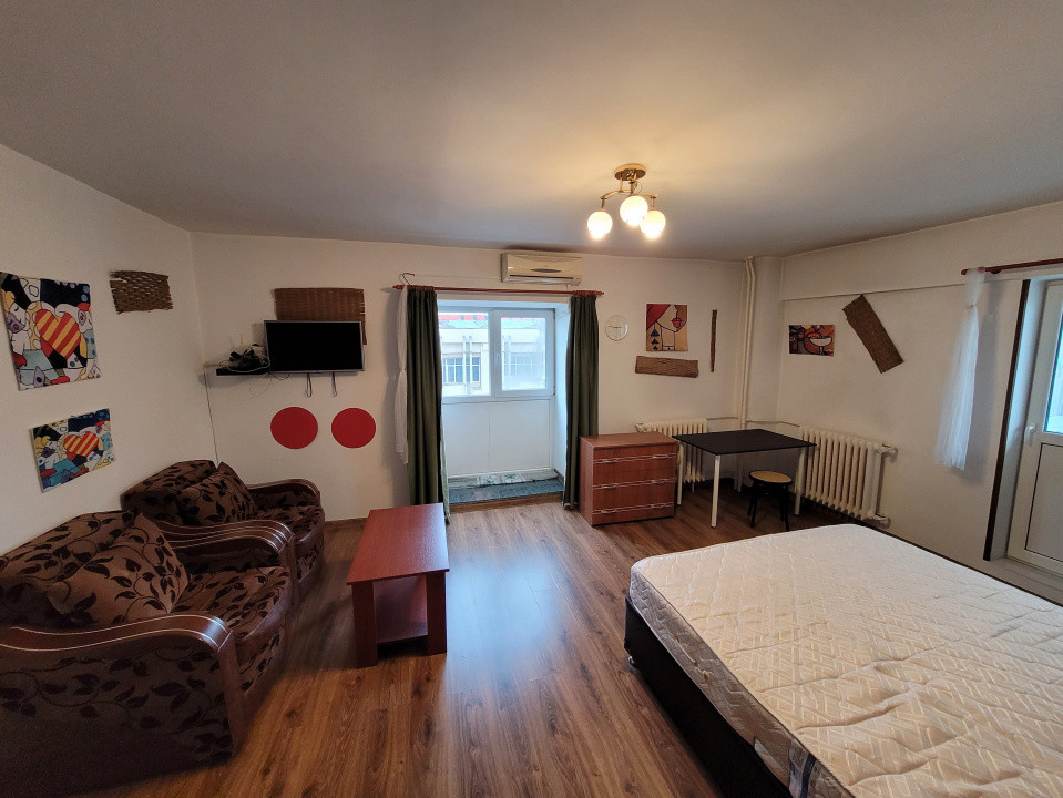 Garsoniera spatioasa Piata Unirii 