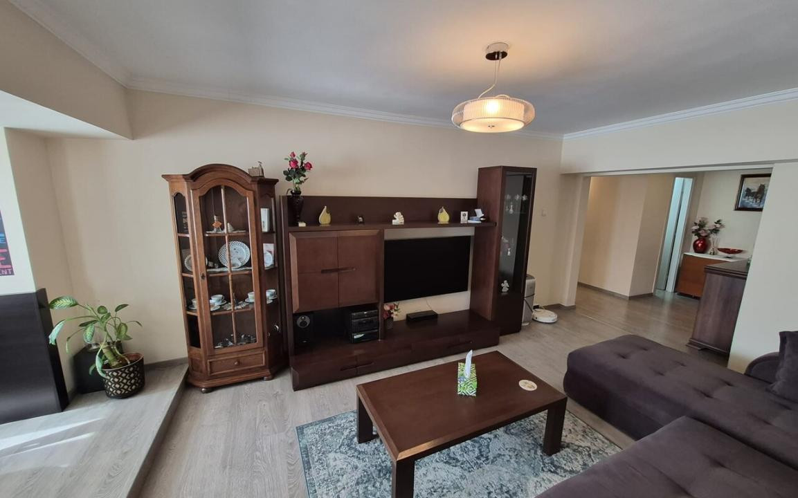 Apartament 3 camere de închiriat – Pța Alba Iulia – terasă generoasa