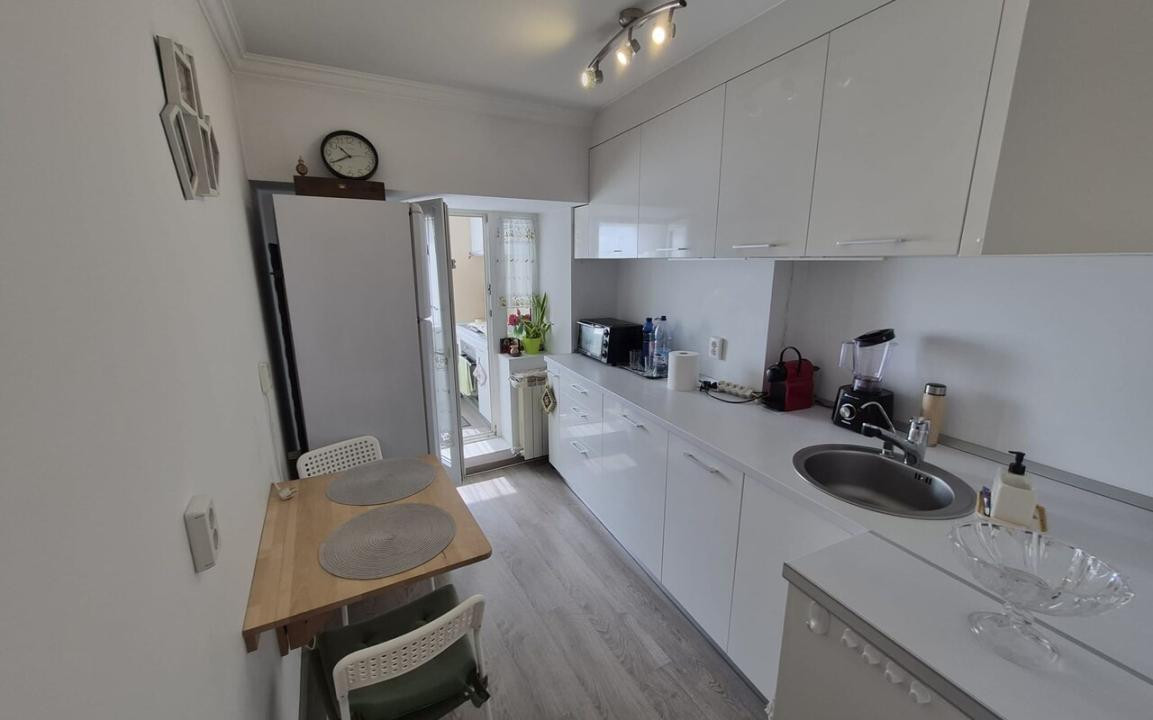 Apartament 3 camere de închiriat – Pța Alba Iulia – terasă generoasa