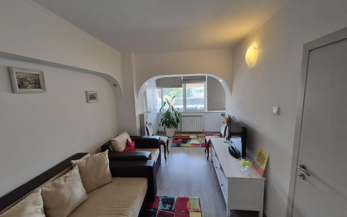 Apartament 3 camere de închiriat – Pța Alba Iulia – terasă generoasa