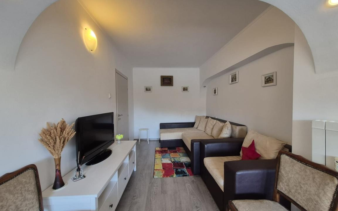 Apartament 3 camere de închiriat – Pța Alba Iulia – terasă generoasa
