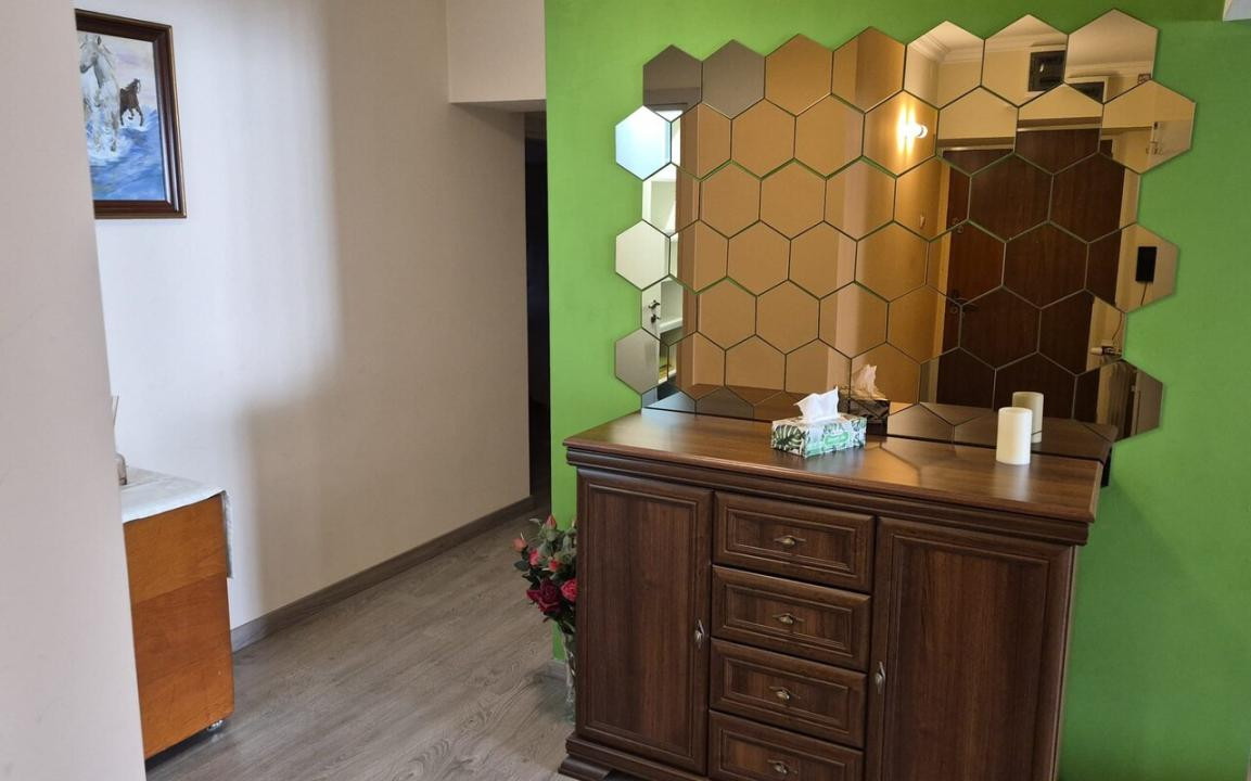 Apartament 3 camere de închiriat – Pța Alba Iulia – terasă generoasa